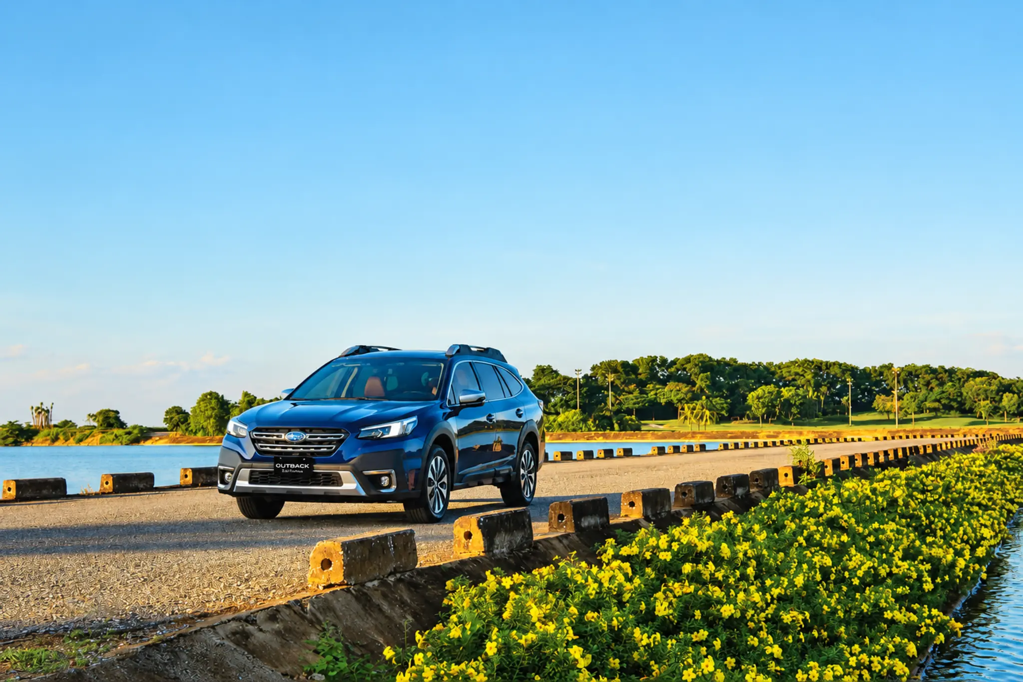 Subaru Outback · hành trình ven hồ